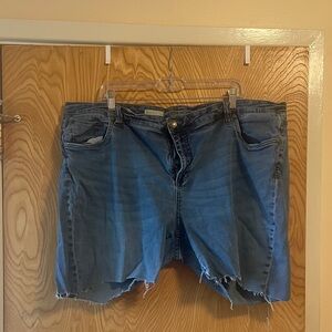 Kut from the Kloth Boyfriend Blue Jeans cutoff shorts